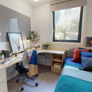 Stylish Private Bedroom At Parker House In Centre Dundee