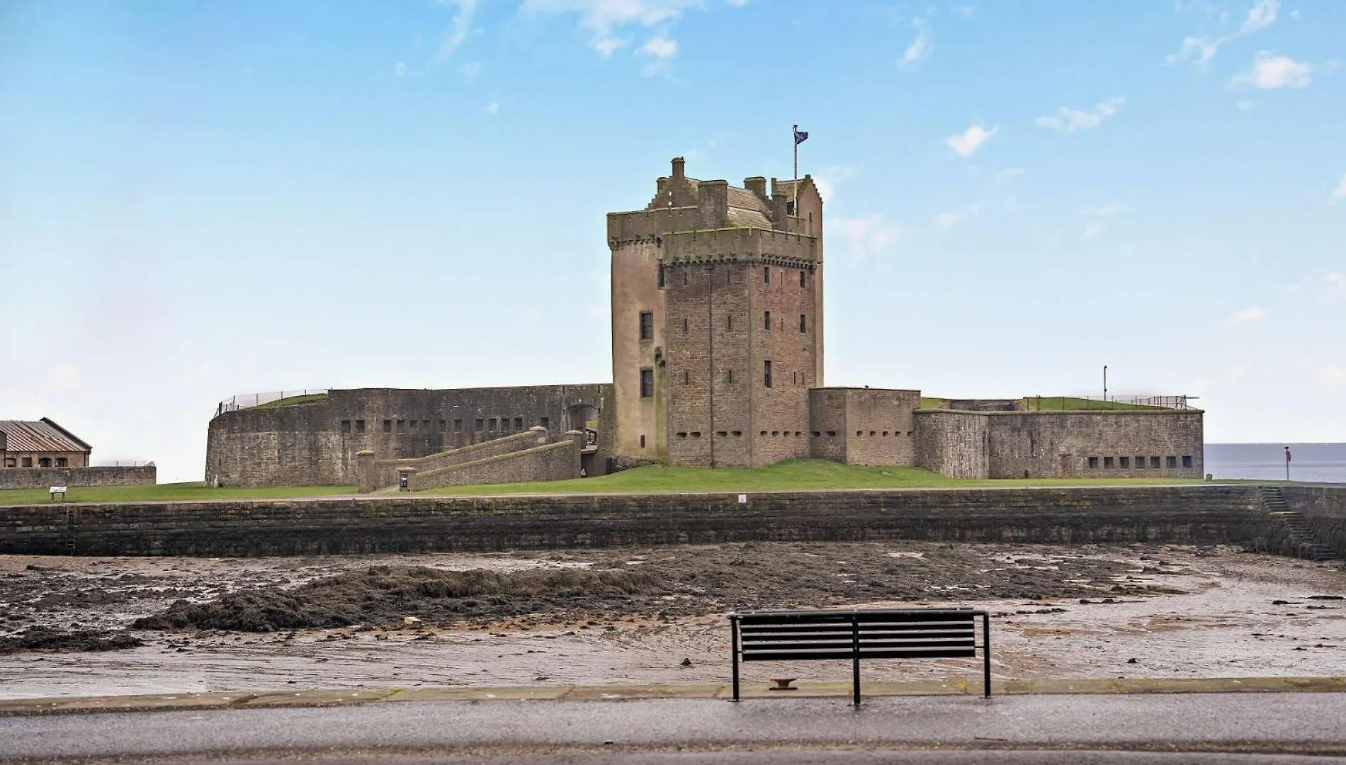 2 Bed In Broughty Ferry 94108 Villa Dundee United Kingdom